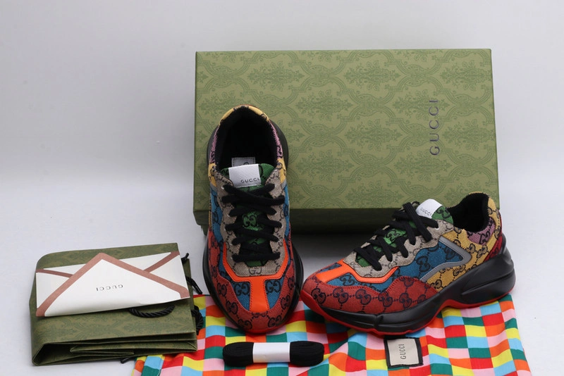 GUCCI  SNEAKER