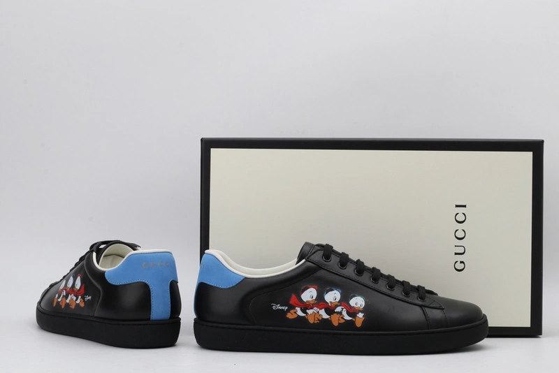 GUCCI  SNEAKER