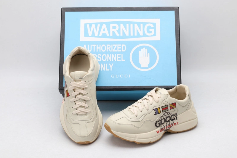 GUCCI  SNEAKER