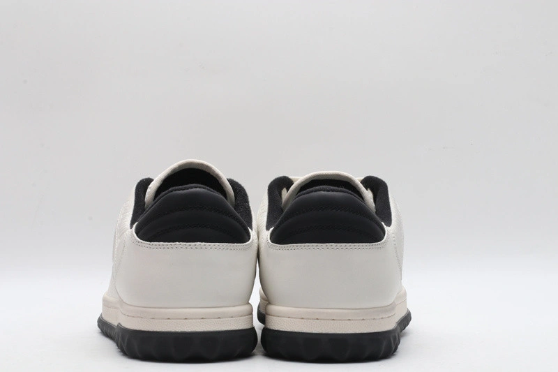 GUCCI  SNEAKER