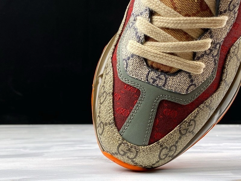 GUCCI  SNEAKER