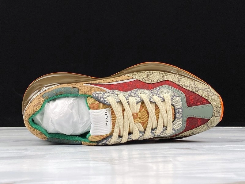 GUCCI  SNEAKER