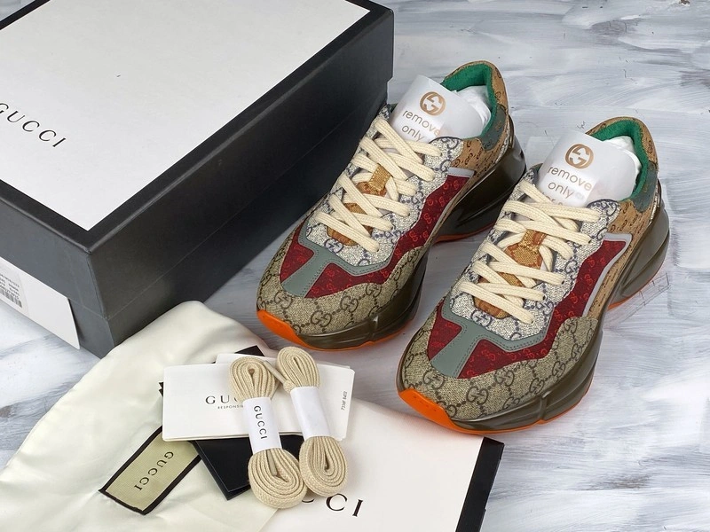 GUCCI  SNEAKER