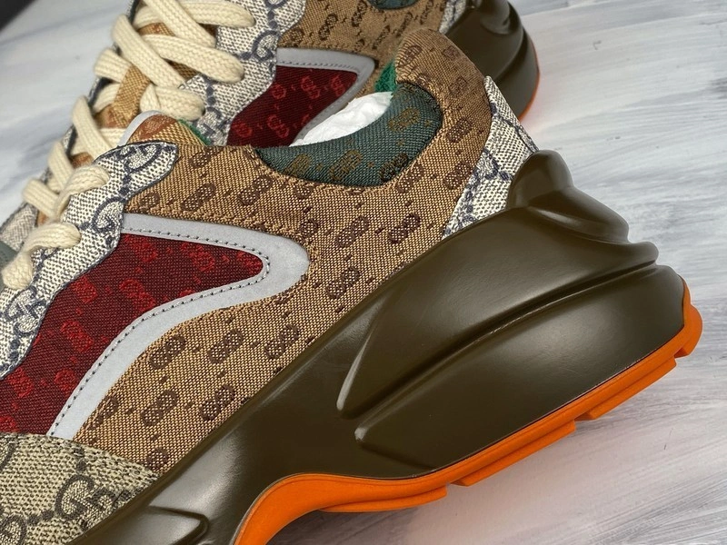 GUCCI  SNEAKER