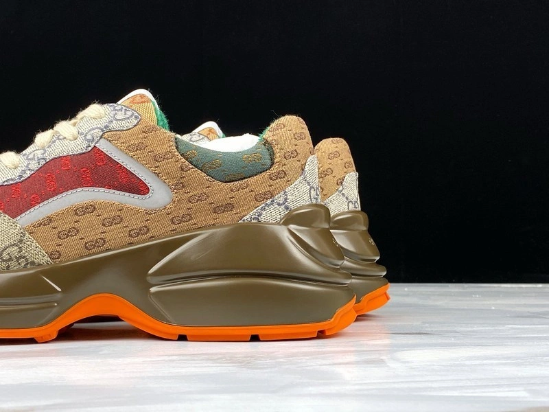 GUCCI  SNEAKER