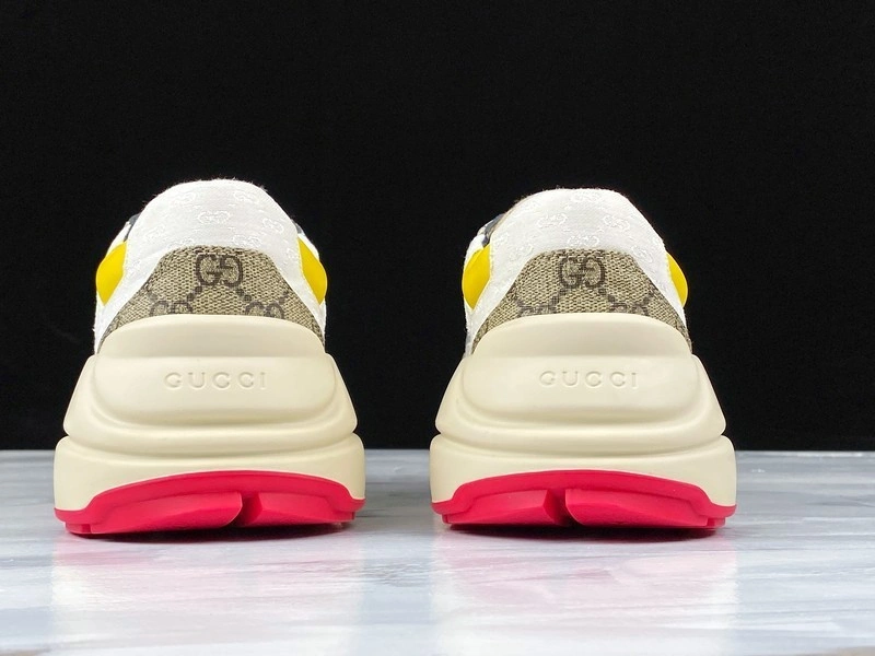 GUCCI  SNEAKER