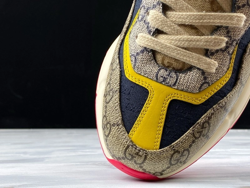 GUCCI  SNEAKER