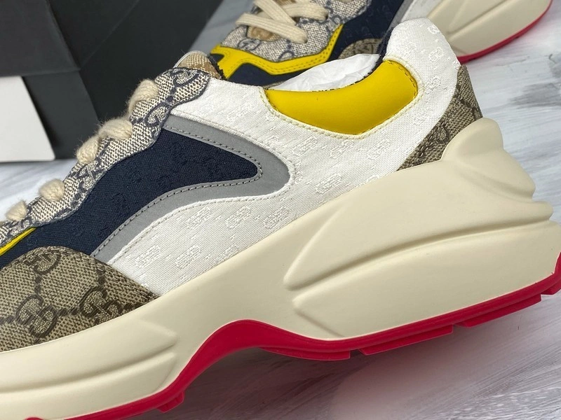 GUCCI  SNEAKER