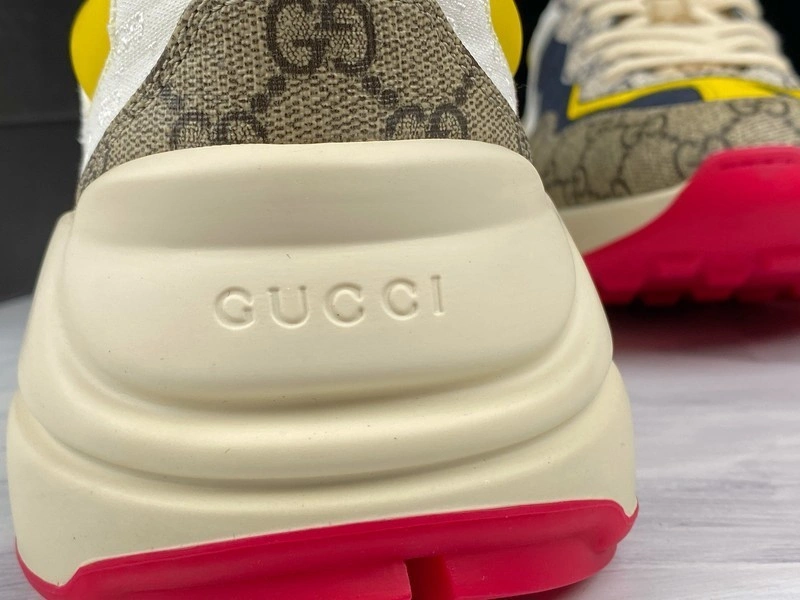 GUCCI  SNEAKER