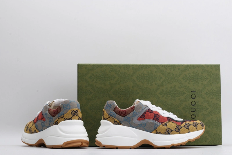 GUCCI  SNEAKER