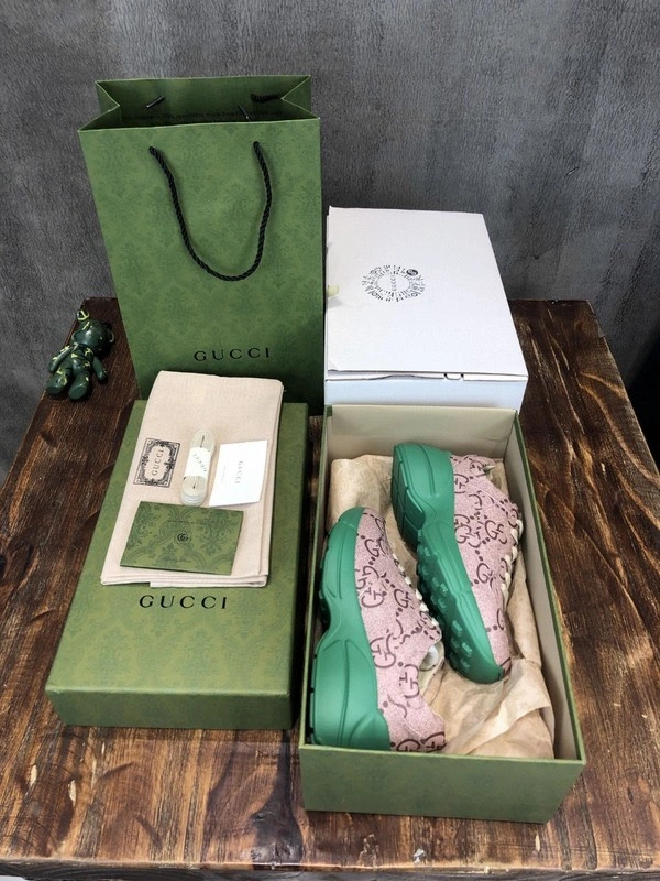 GUCCI  SNEAKER
