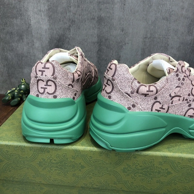 GUCCI  SNEAKER