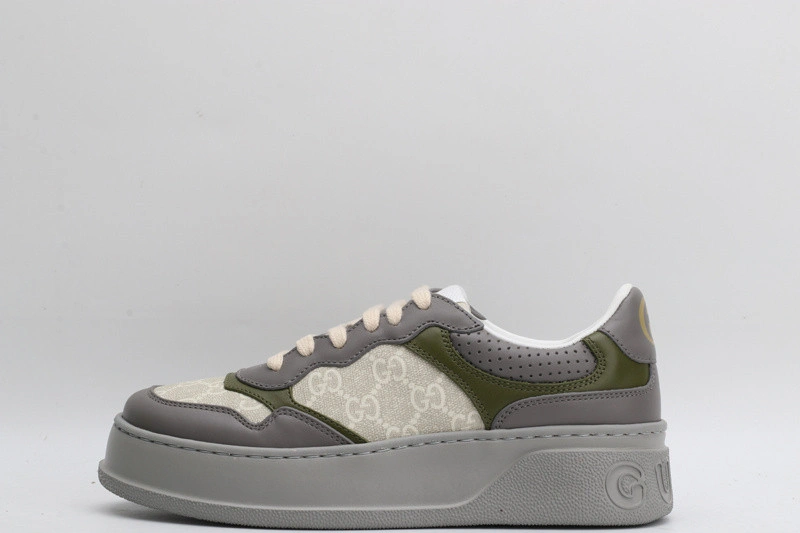 GUCCI  SNEAKER