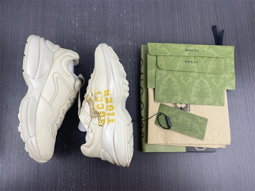 GUCCI  SNEAKER