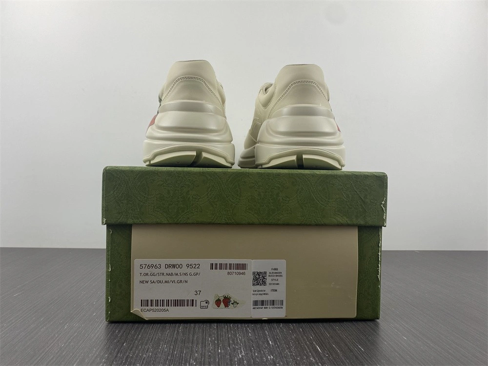GUCCI  Sneakers