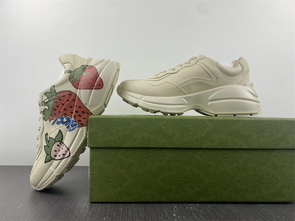 GUCCI  Sneakers