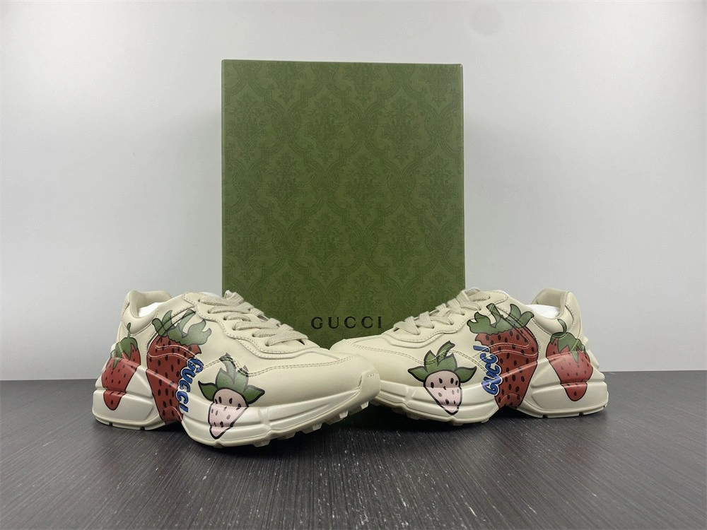 GUCCI  Sneakers