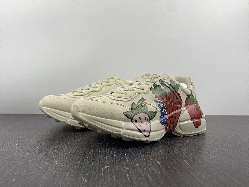 GUCCI  Sneakers