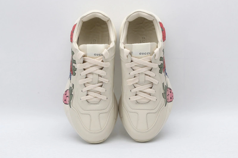GUCCI  Sneakers