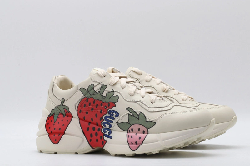 GUCCI  Sneakers