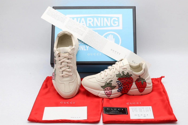 GUCCI  Sneakers