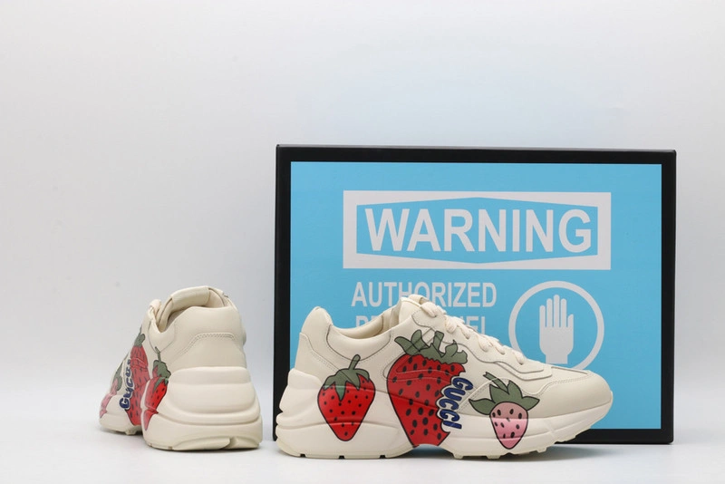 GUCCI  Sneakers