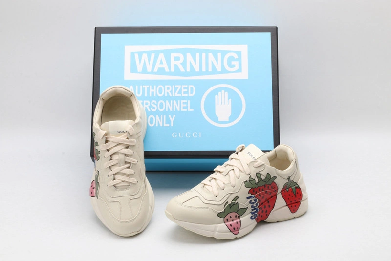 GUCCI  Sneakers