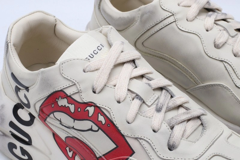 GUCCI ACE EMBROIDERED LOW-TOP SNEAKER  WHITE WITH LIPS