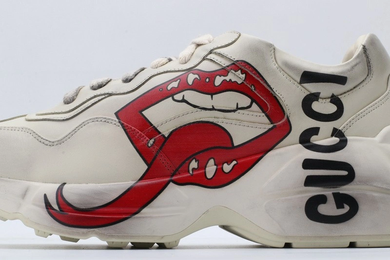 GUCCI ACE EMBROIDERED LOW-TOP SNEAKER  WHITE WITH LIPS
