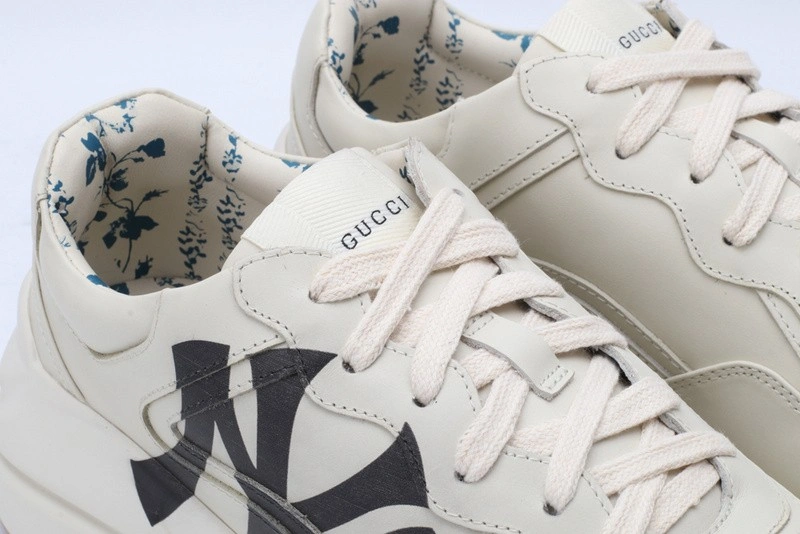 GUCCI ACE EMBROIDERED LOW-TOP SNEAKER  WHITE WITH NY