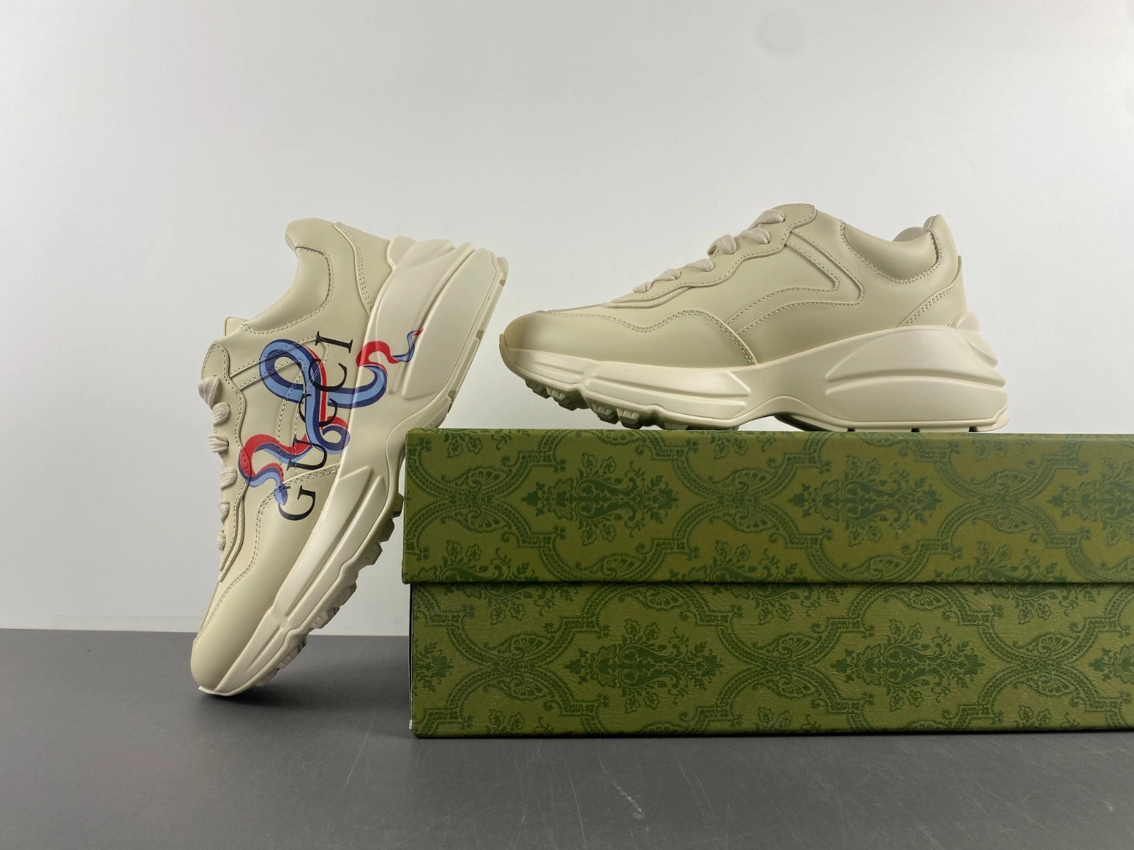 GUCI  SNEAKER