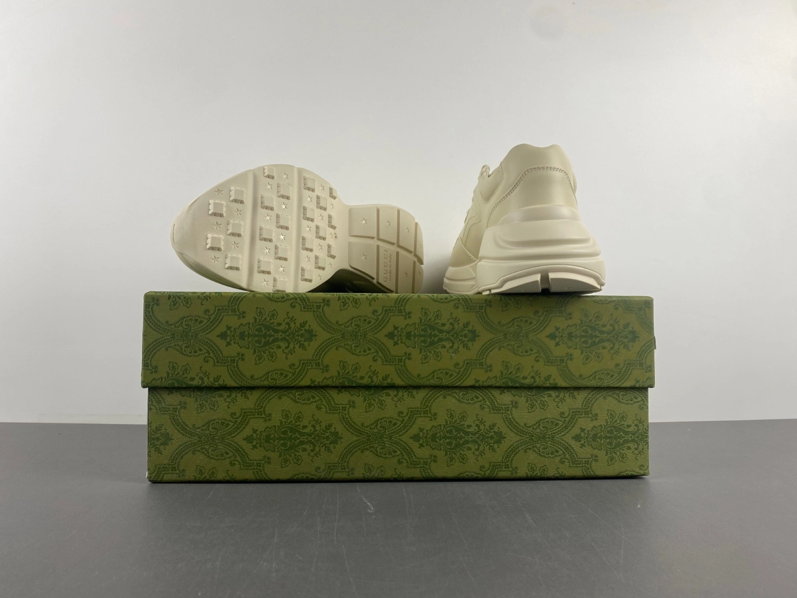 GUCI  SNEAKER