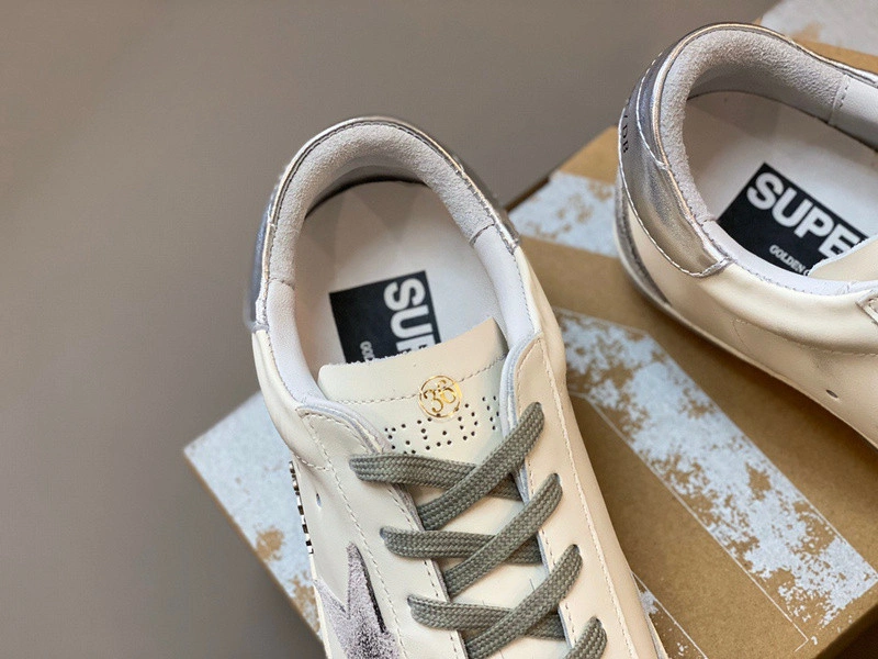 Goldn Gose sneaker