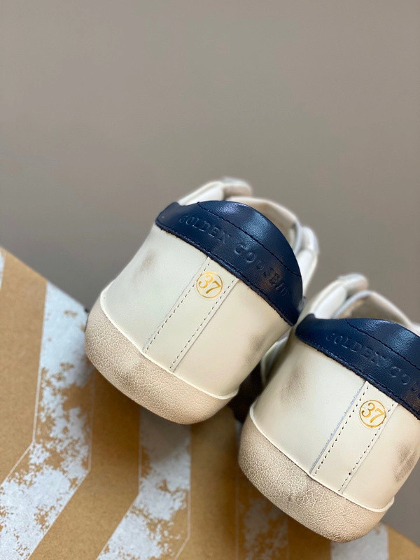 Goldn Gose sneaker