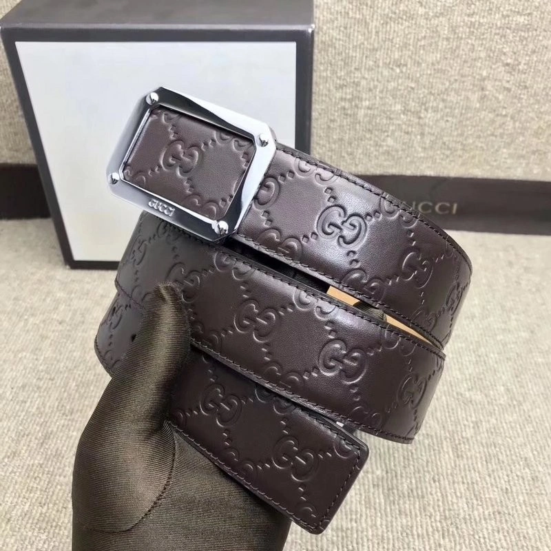 Gucci Embossed belt W12081