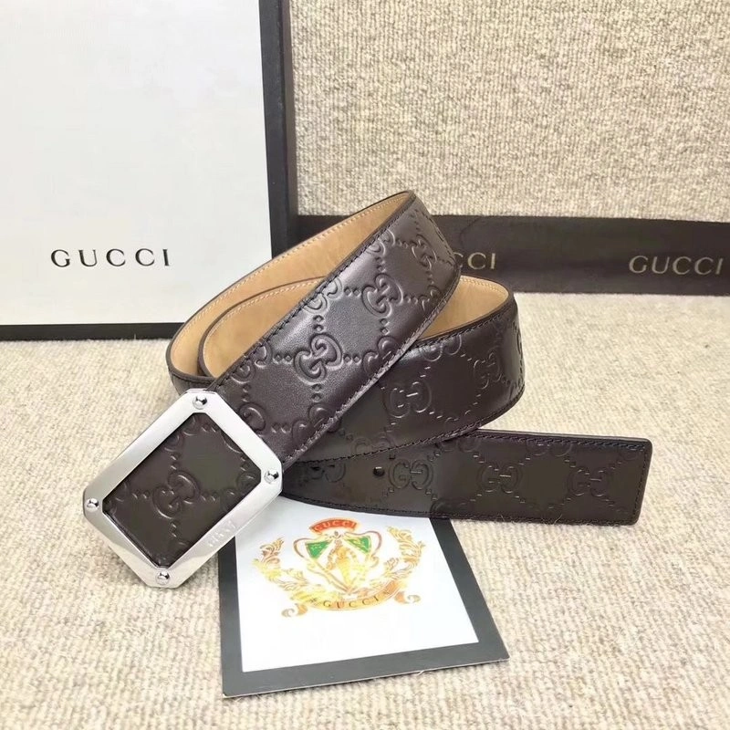 Gucci Embossed belt W12081