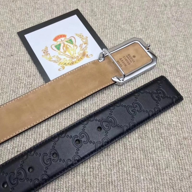 Gucci Embossed belt W12081