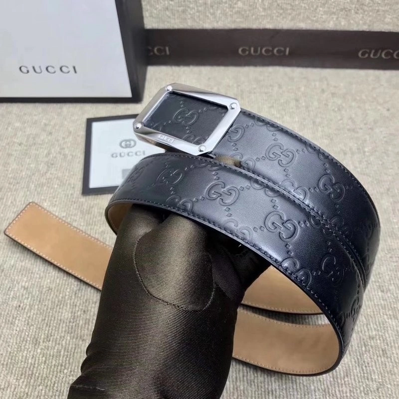 Gucci Embossed belt W12081