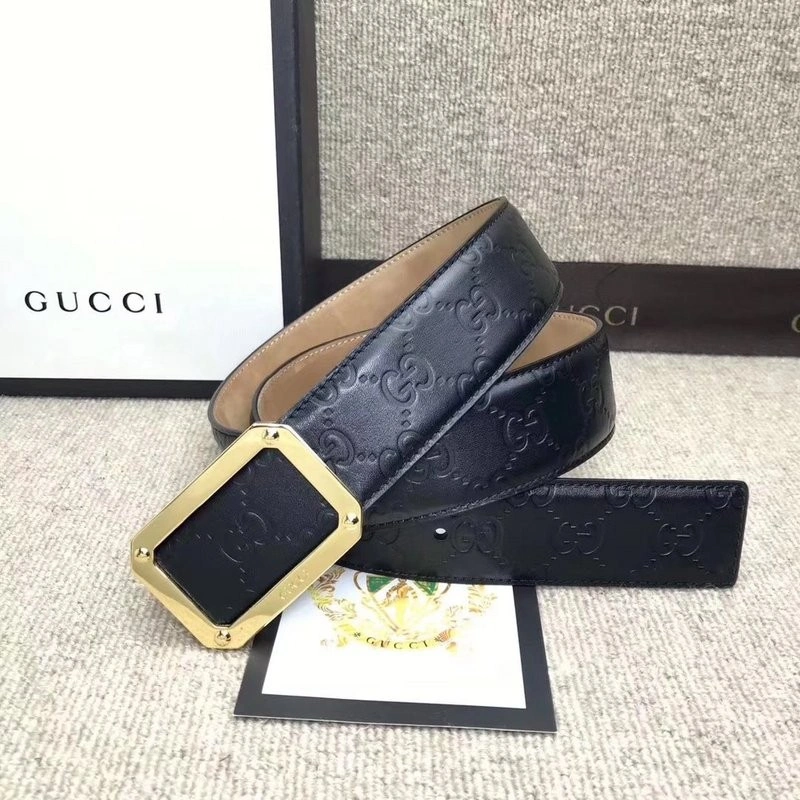 Gucci Embossed belt W12081