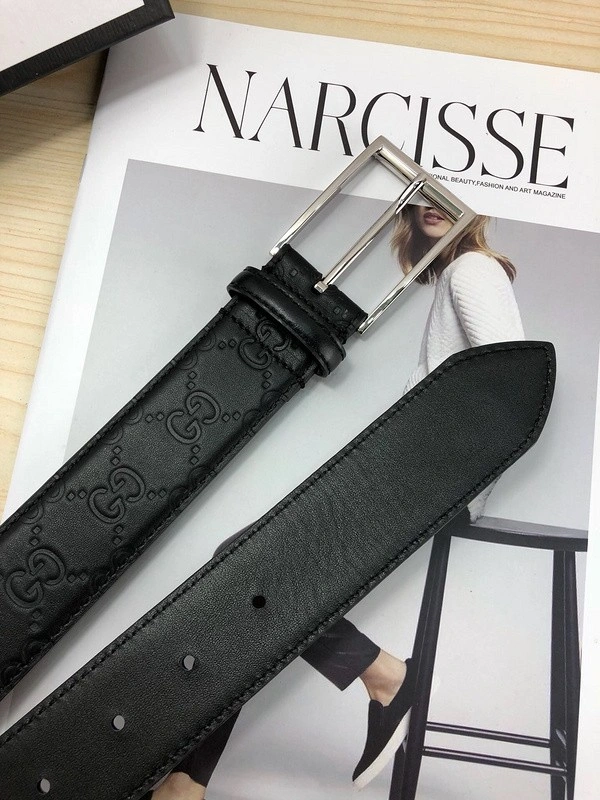 Gucci Reversible Gucci Signature belt 523306