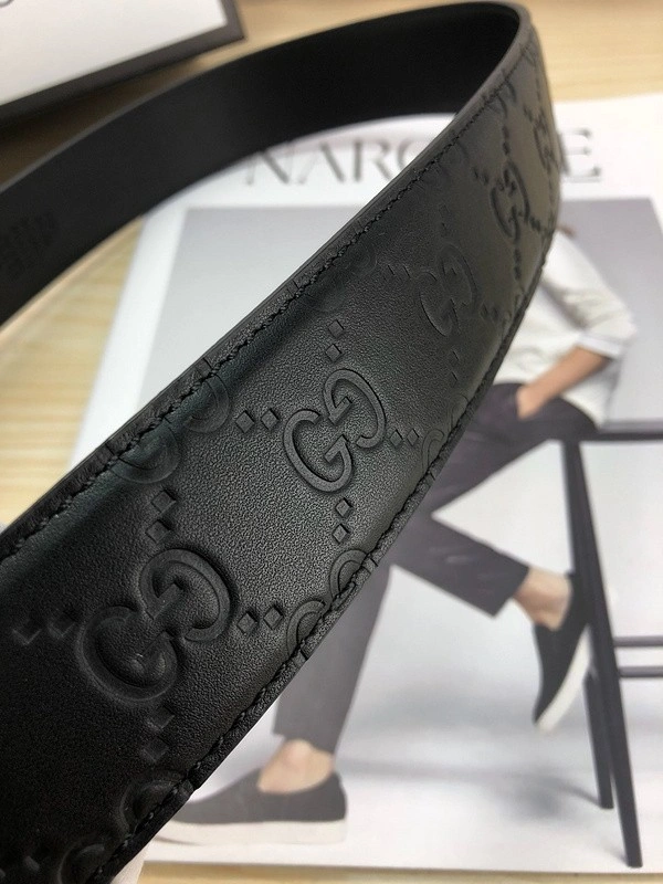 Gucci Reversible Gucci Signature belt 523306