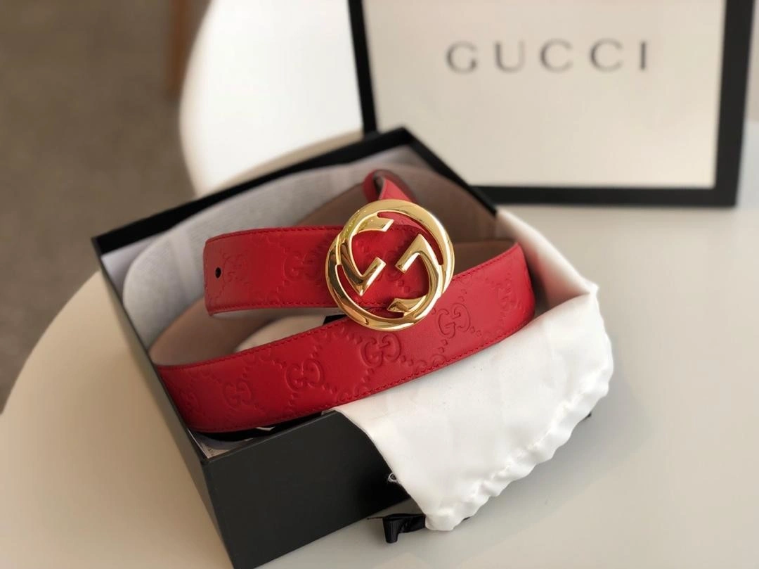 Gucci Signature leather belt 370543