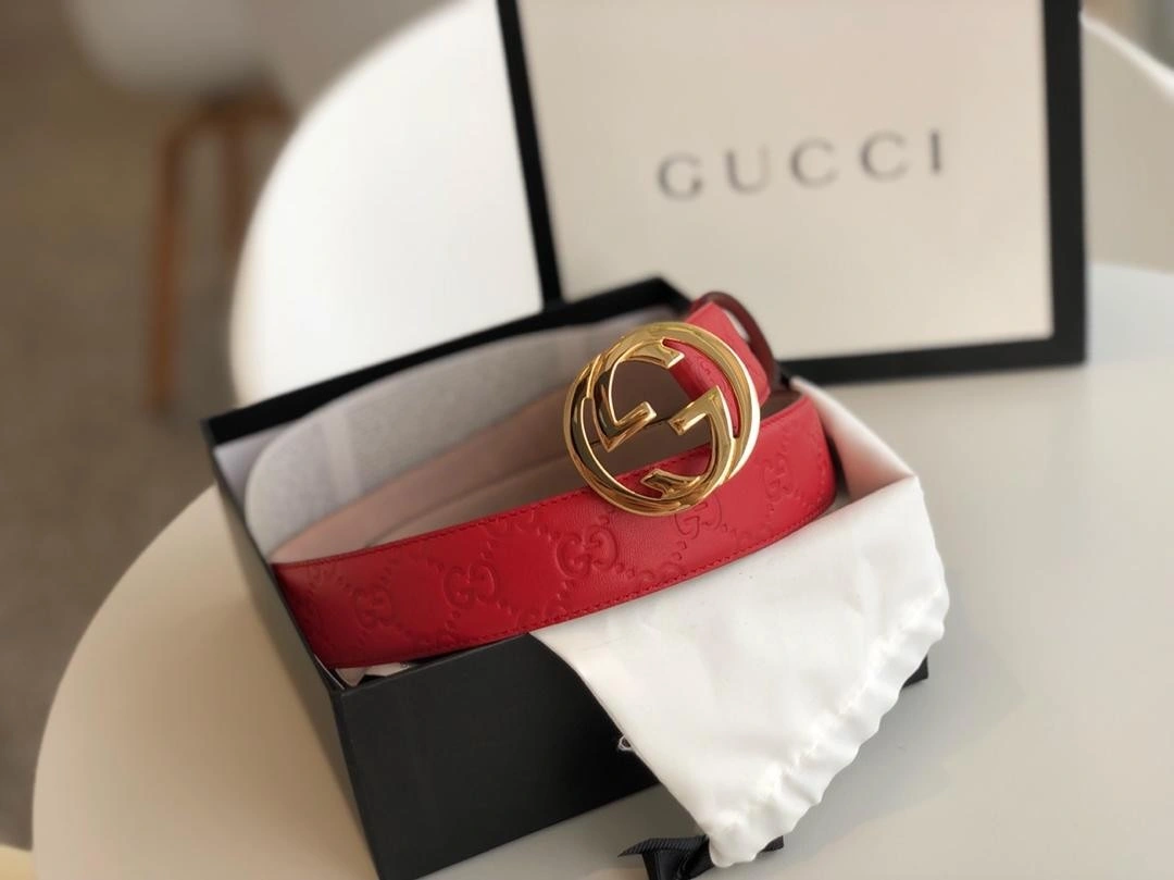 Gucci Signature leather belt 370543