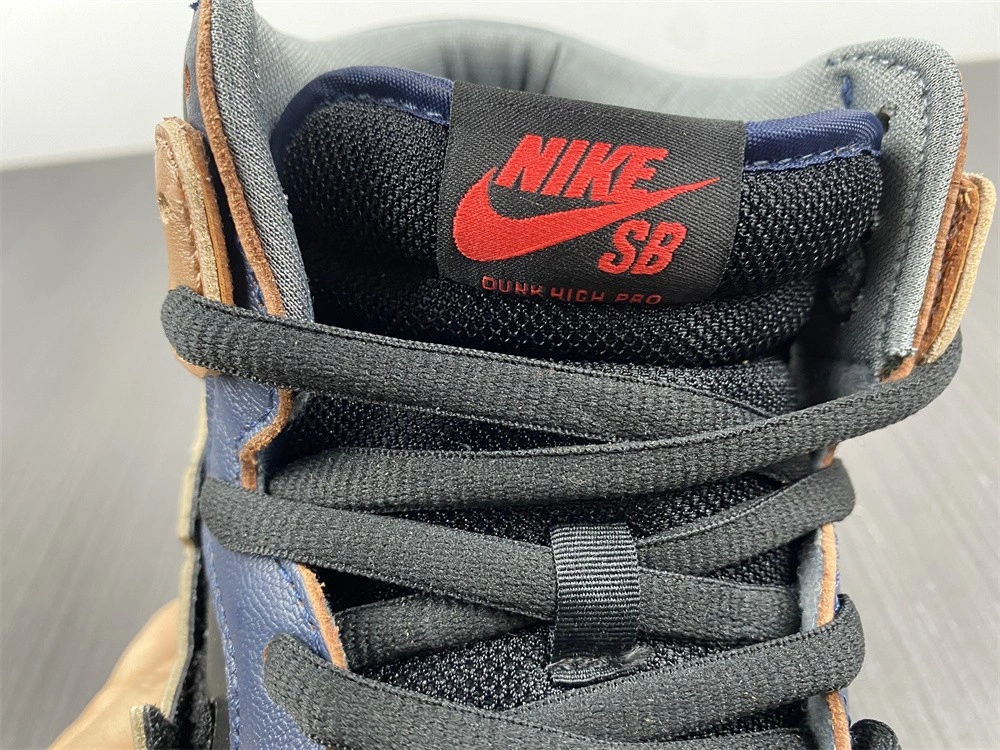Gundam x Nike SB Dunk High 