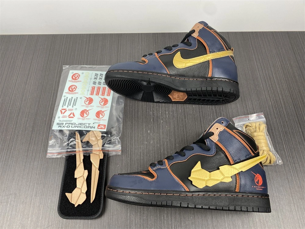Gundam x Nike SB Dunk High 