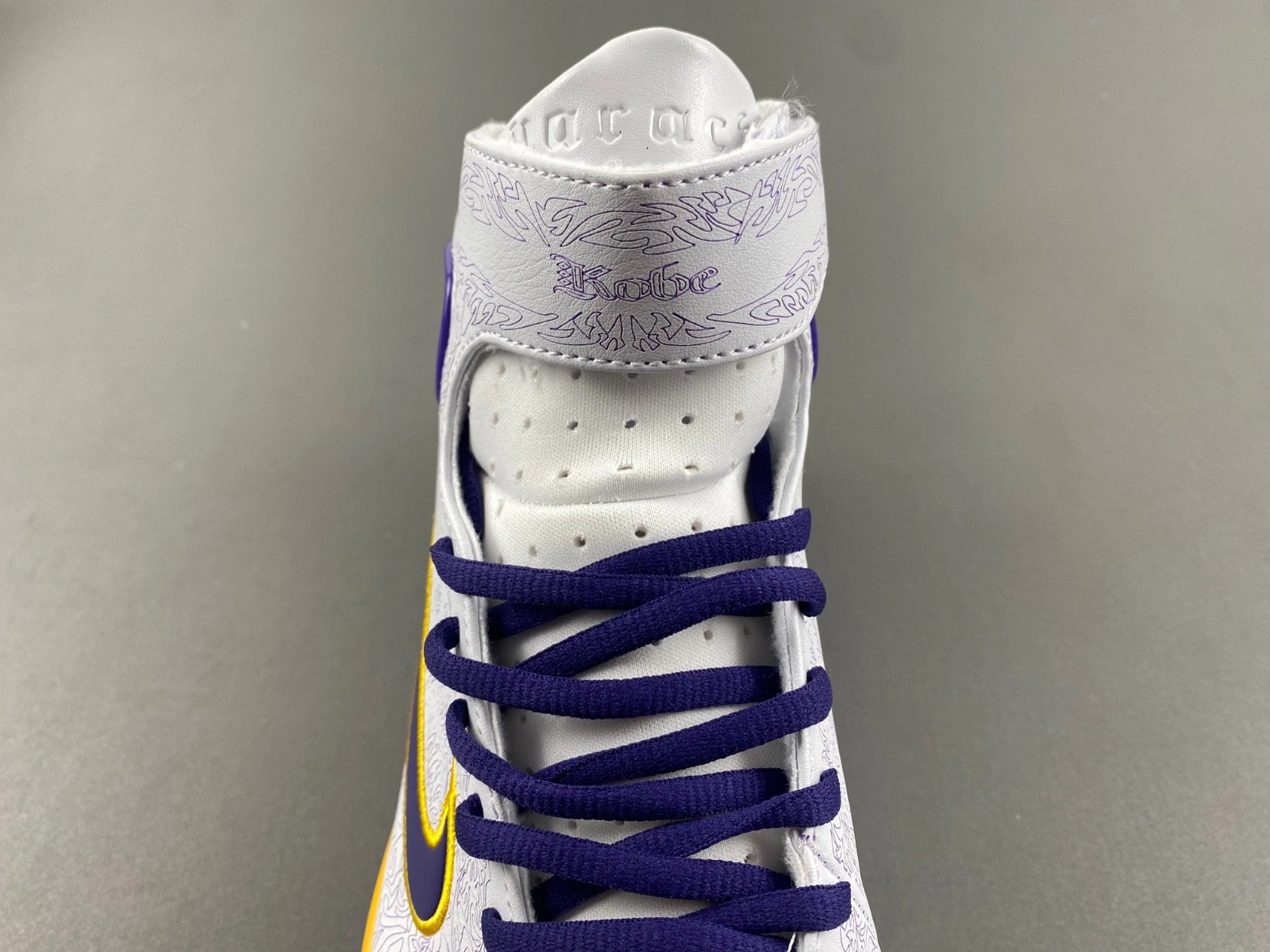 Huarache 2K4 'Kobe Laser'  309957-153