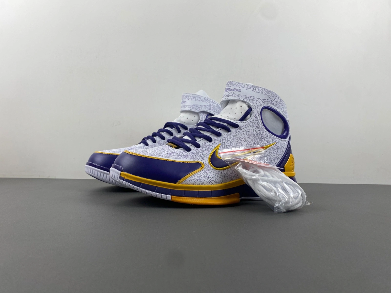Huarache 2K4 'Kobe Laser'  309957-153