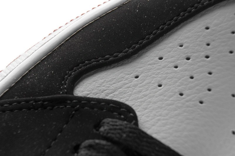 Jordan 1 Low Black Toe  553558-116