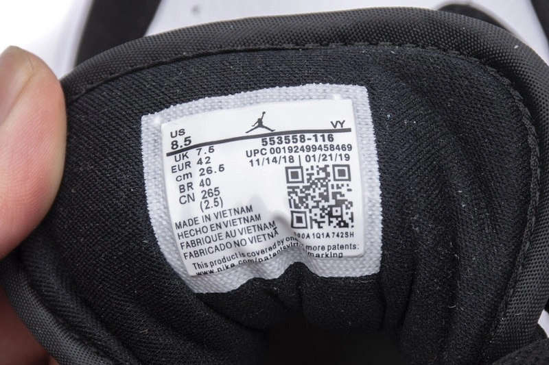 Jordan 1 Low Black Toe  553558-116