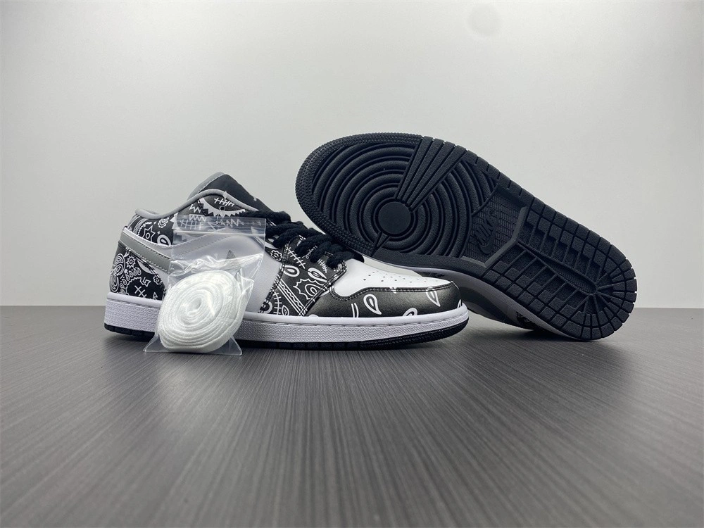Jordan 1 Low Black White Grey - 553558-040
